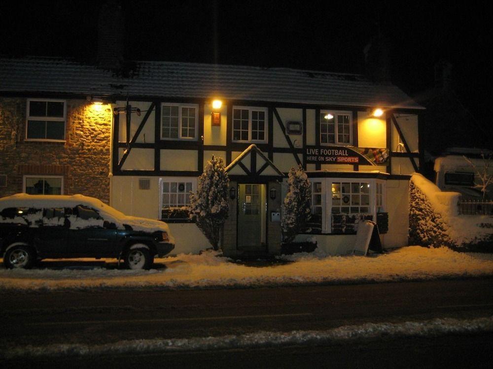 The Plough Inn Highworth Exterior photo